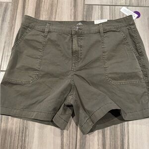 St.Johns Bay woman’s shorts NWT